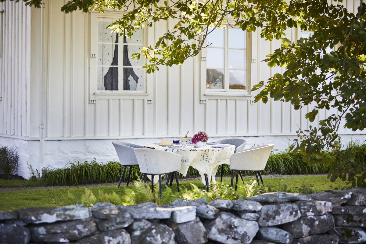 Oxhult Alu-Gartentisch rund Ø145 cm schwarz mit Keramikplatte